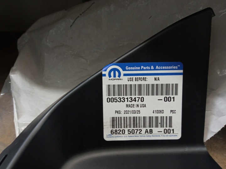 MOPAR 68205072AB GUIDE D'AIR