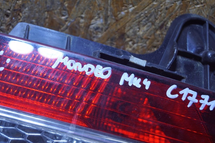 FORD MONDEO MK4 LIFT PHARE DROIT ARRIÈRE DANS COUVERCLE DE COFFRE HAYON (C1771)