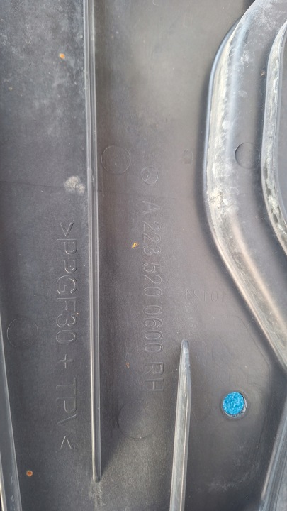 MERCEDES AVEC W223 ANGLE PROTECTION SOUS PARE-CHOCS DROITE