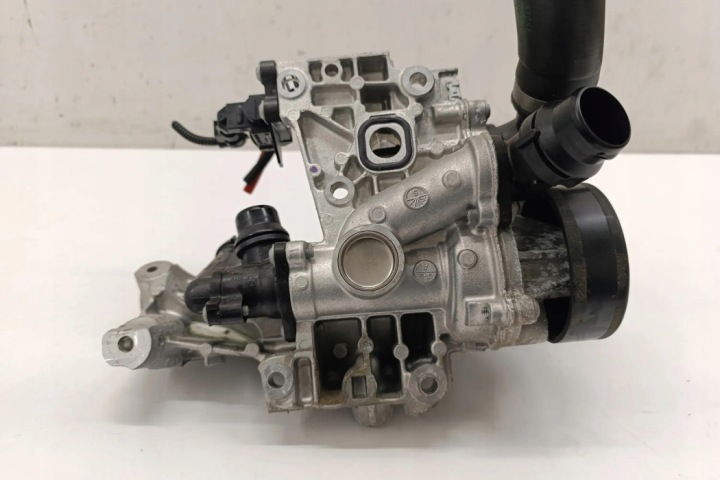 POMPE À EAU BMW 8650987 2.0L 2022