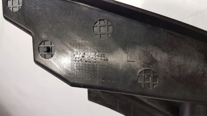 GLISSIÈRE PARE-CHOCS GAUCHE ARRIÈRE ARRIÈRE PORSCHE TAYCAN