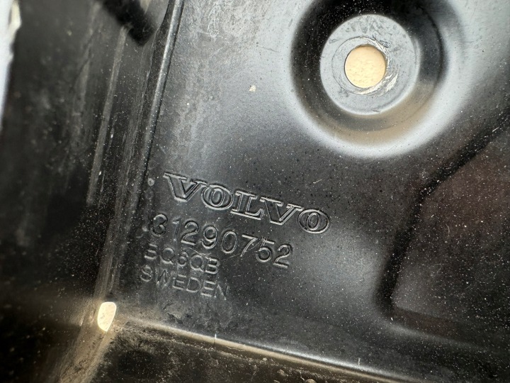 VOLVO V40 2 II CHÂSSIS BATTERIE SUPPORT PROTECTION 31290752