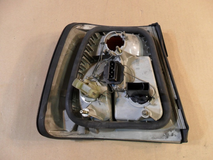 PHARE ARRIÈRE DROITE BMW E34 UNIVERSEL 1996R.