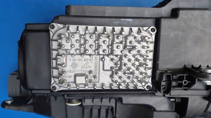 PHARE DROIT AVANT MERCEDES W293 EQC COMPLÈTE NEUF