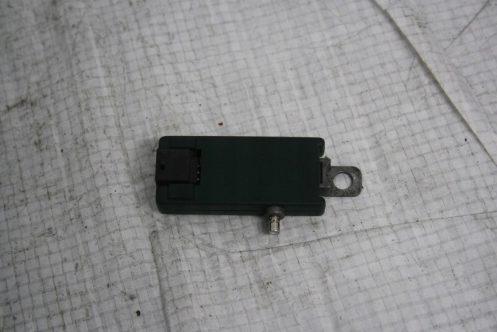 AMPLIFICATEUR ANTENNES 4B9035225B AUDI A6 C5