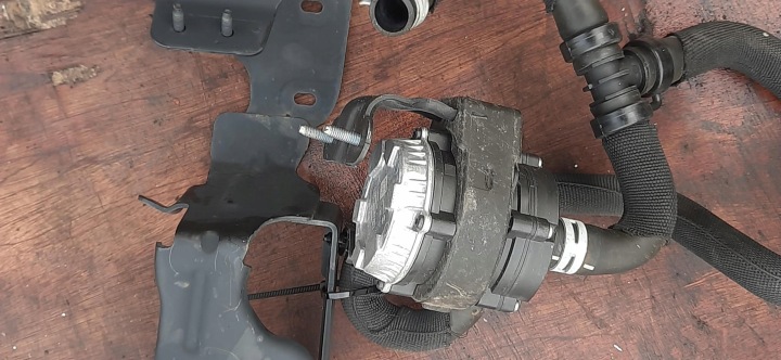 POMPE À EAU CIRCULATION TUBES AQUATIQUE RENAULT CAPTUR II 210118431R 212007967R