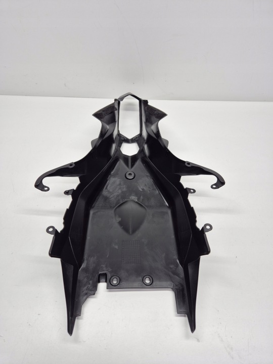 YAMAHA YZF R1 RN49 (18) QUEUE PASSAGE DE ROUE REMPLISSAGE