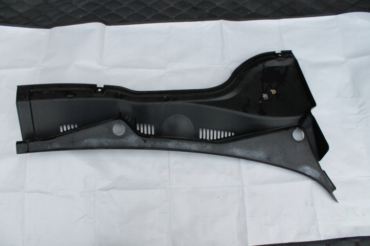 DOUBLURE DE PASSAGE DE ROUE VW PASSAT B6 3C1819404B 3C1819403B
