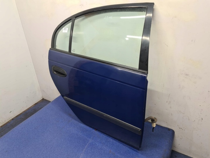 TOYOTA AVENSIS I T22 BERLINE PORTES ARRIÈRE DROIT 8Q4