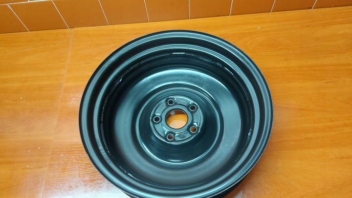 PNEU DE SECOURS KOLO RÉGLAGE TOYOTA AURIS PRIUS 17″ 5X114.3 ET39 2170602