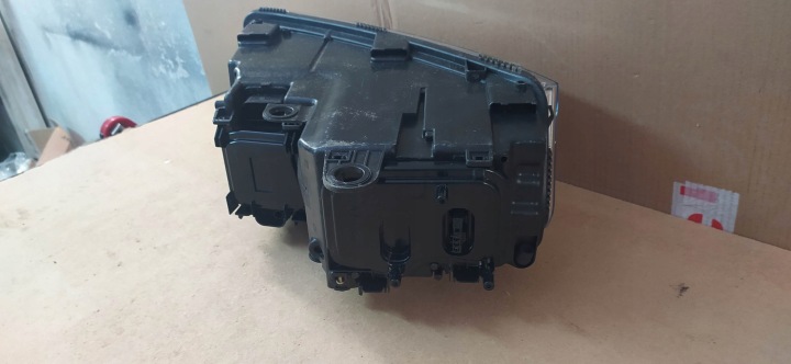PHARE AVANT GAUCHE AUDI A8 D3 BI-XENON NON DIRECTIONNELLE