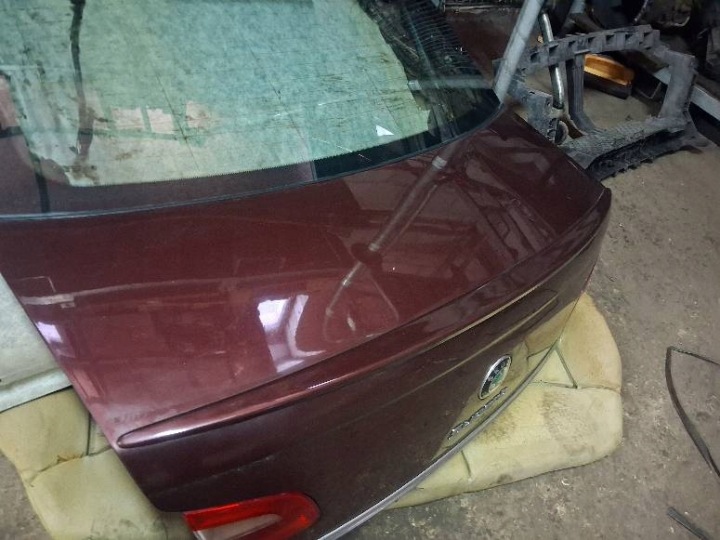 COUVERCLES DE COFFRE COUVERCLES DE COFFRE SKODA SUPERB II BERLINE LF3X