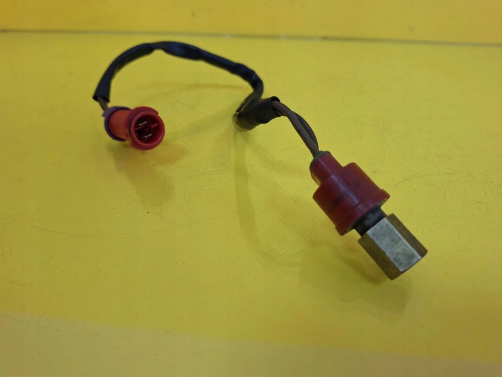 CAPTEUR PRESSION CLIMATISATION AUDI 80 B3 8A0959482AA NR1