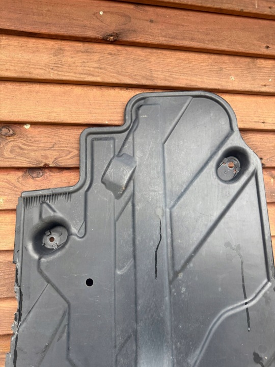 PROTECTION CHÂSSIS LATÉRALE MERCEDES-BENZ C W204 A2046804308