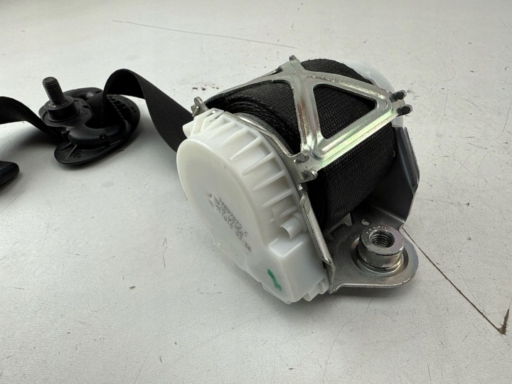 BMW 1 F20 F21 2015 AVANT CÔTÉ DROITE CEINTURE DE SÉCURITÉ SIÈGES AVANT