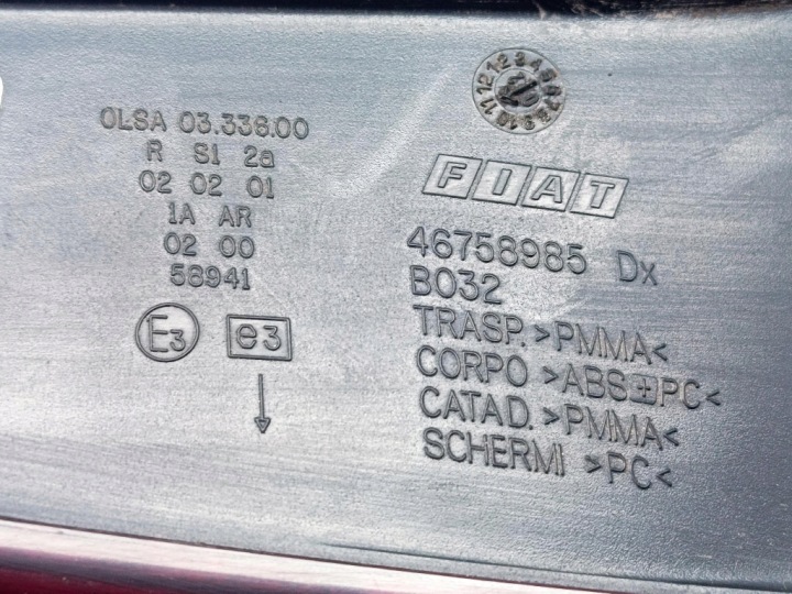 FIAT STILO 5D BERLINE COMPACTE PHARE ARRIÈRE DROITE 46758985 ORIGINAL