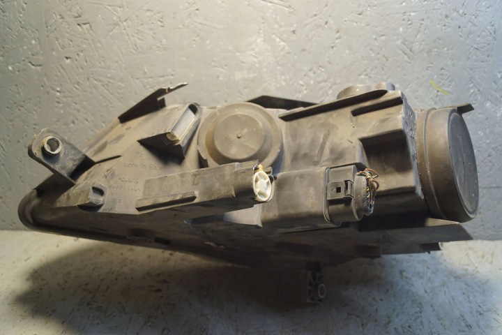 PHARE DROIT AVANT VW PASSAT B6 S1074