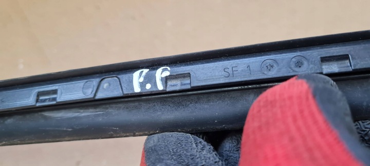A7 C8 4K MOULURE REVÊTEMENT PARE-BRISE DROITE 4K8854328