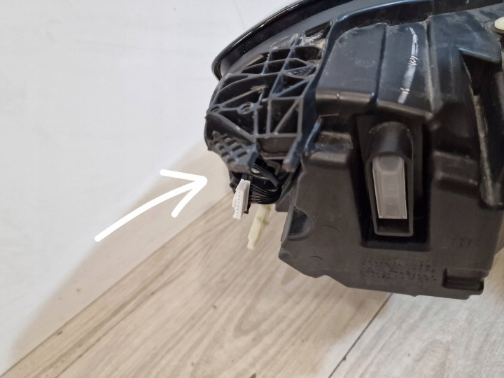 PHARE AVANT GAUCHE FORD PUMA MK2 L1TB13E015