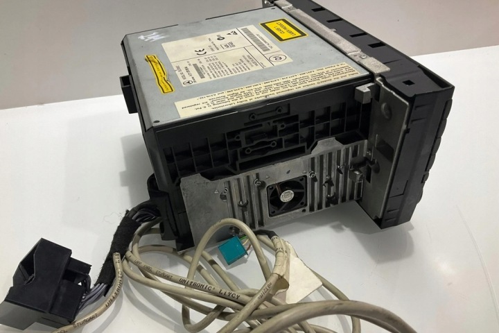 RADIO AVEC NAVIGATION MERCEDES-BENZ E (W211) A2118708994 3.2L DIESEL 165KW 2005