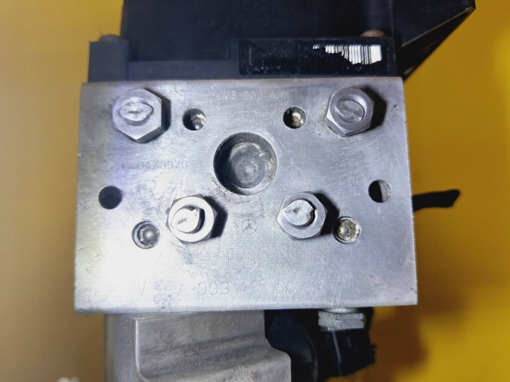 POMPE CONTRÔLEUR ABS A0034318012 MERCEDES W220 AVEC CLASSE NR95