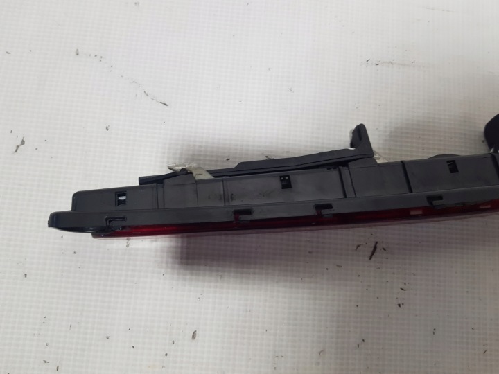 TROISIÈME LANTERNE STOP STOPOWKA ARRIÈRE MERCEDES E W211 BERLINE 2118201456