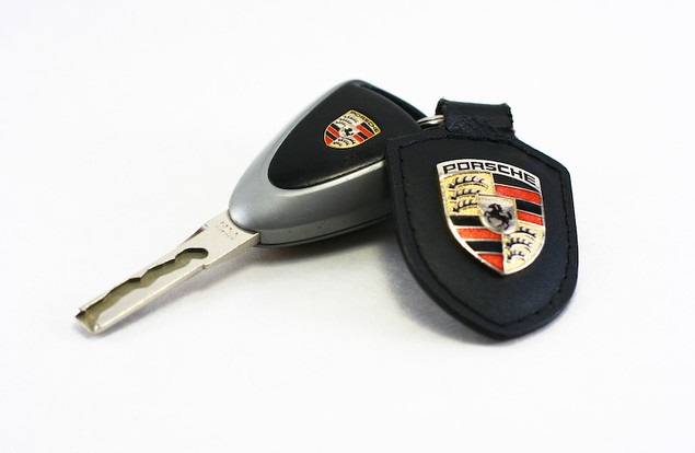 COLGANTE COLGANTE PORSCHE PARA LLAVE 