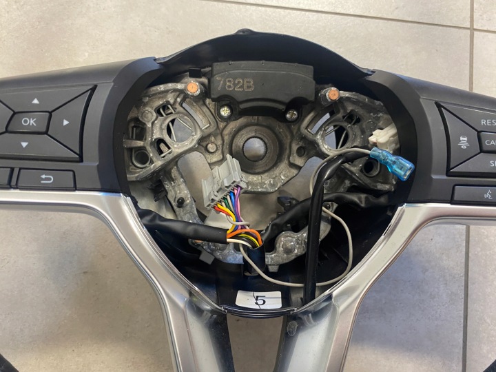 NISSAN LEAF II VOLANT CUIR MULTIFONCTION