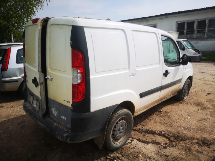FIAT DOBLO DÉFLECTEURS AIR VERS CABINES 2007 1.3L 225363