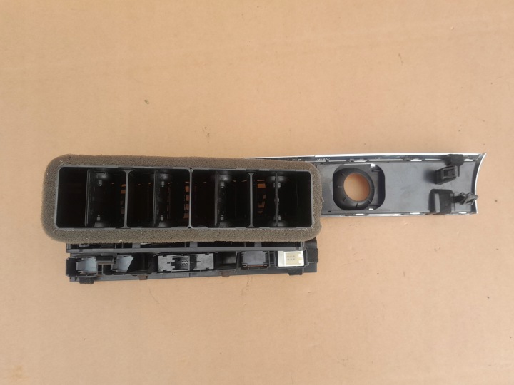 GRILLE CONDUIT D'AIR CENTRALE NOIRE AUDI A6 C6 04-11R EN TRÈS BON ÉTAT