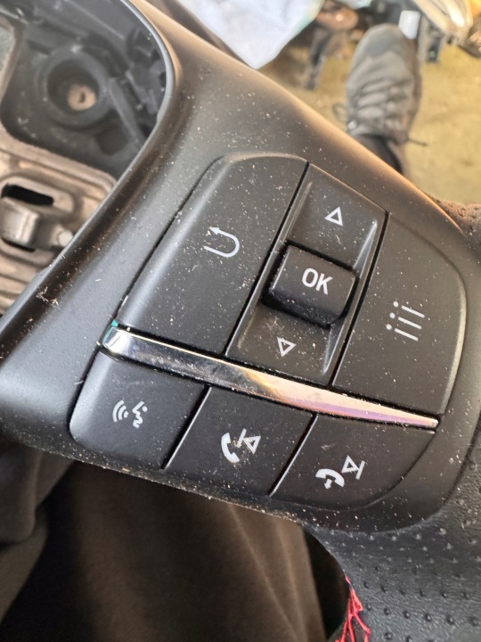 VOLANT CUIR MULTIFONCTION ST-LINE FORD KUGA MK3 20-23R 21