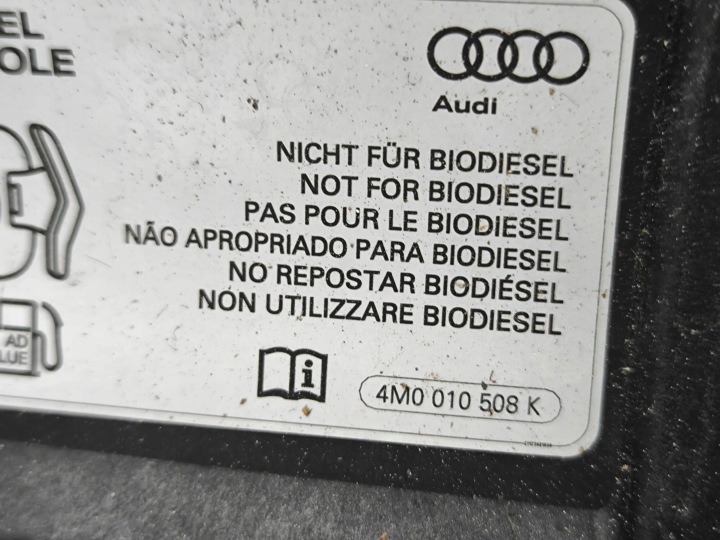 AUDI A5 BOUCHON GOULOTTE DE REMPLISSAGE CARBURANTS 2017 4M0010508K