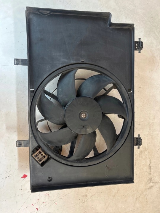 8V61-8C607-CG FORD FIESTA DIFFUSEURS DE VENTILATEURS
