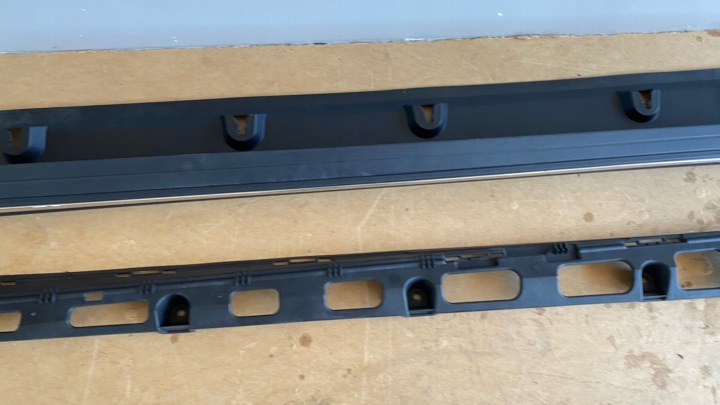 MOULURE SEUIL GAUCHE SEUIL GAUCHE MERCEDES GL W166 1666900540
