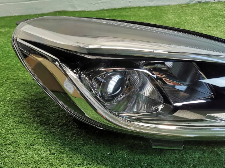FORD FIESTA MK8 17- PHARE AVANT DROITE NEUF H7 LENTILLE LED H1BB-13100-CJ