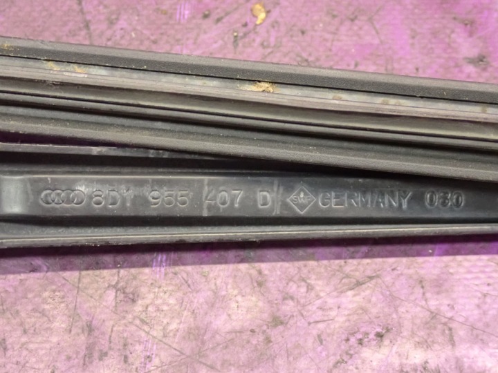 AUDI A4 B5 UNIVERSEL 97-01 LIFT BRAS ESSUIE-GLACES AVANT GAUCHE 8D1955407D