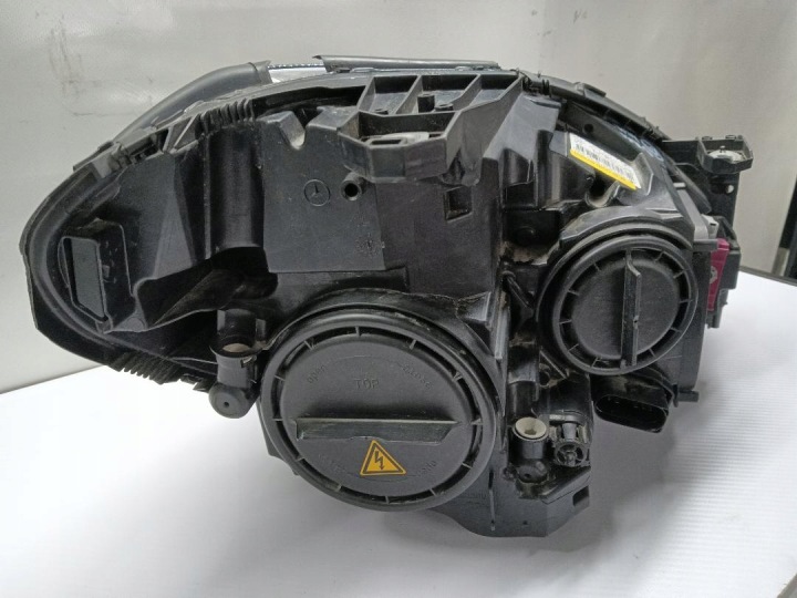 PHARE AVANT AVANT GAUCHE MERCEDES B CLASSE W246 A2468200739