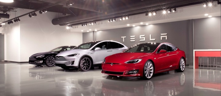 TESLA X AVEC CAPTEUR STATIONNEMENT PDC 1063119-00-A