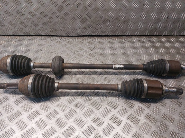 DEMI-ARBRE GAUCHE AVANT DROIT AVANT 5B DACIA SANDERO I 1.5 DCI 391006331R