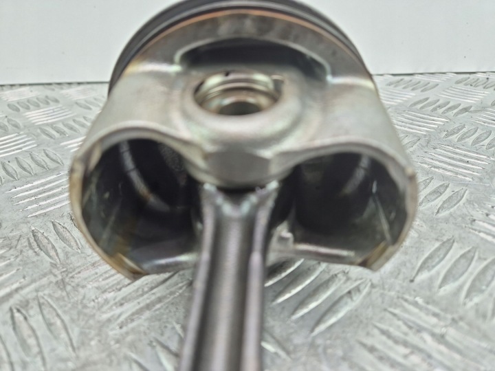 M272 PISTON AVEC BIELLE MERCEDES C280 W204 4R1608