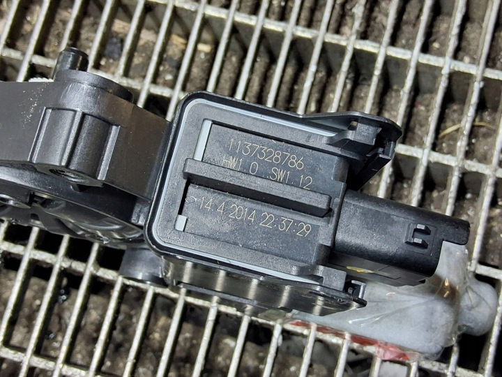 PETIT MOTEUR VITRES ARRIÈRE ARRIÈRE CÔTÉ DROITE HYUNDAI I40 834603Z010