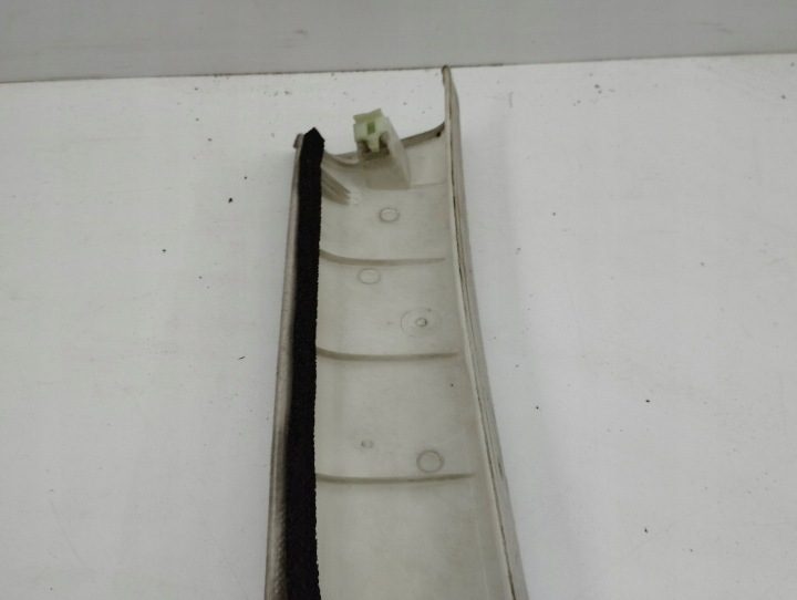 TOYOTA COROLLA VERSO AR10 2007 GAUCHE PROTECTION MONTANTS VITRES AVANT A