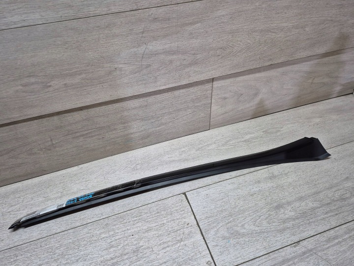 15451. MERCEDES GLC MOULURE PARE-BRISE GAUCHE AVANT A2536902903
