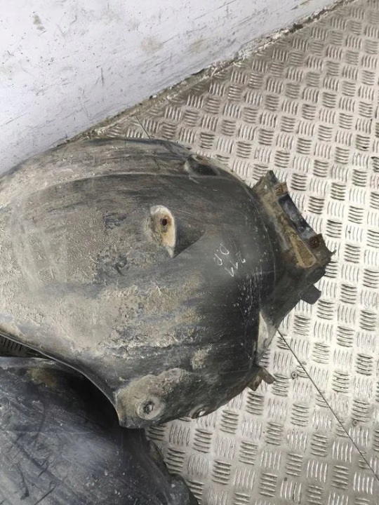 PASSAGE DE ROUE DROIT AVANT MERCEDES-BENZ E (W211) A2116980230 3.0L DIESEL 165KW