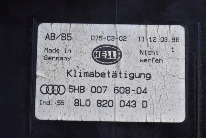 PANNEAU COMMANDE CONDUIT D'AIR CLIMATISATION 8L0820043D AUDI A3 8L 96-00