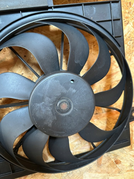 AUDI A3 8P PASSAT B6 TOURAN I 2.0 TDI VENTILATEURS RADIATEURS 1K0121207N