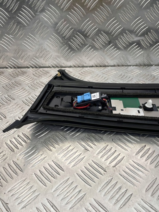 TESLA OE 1092978-00-C MODÈLE Y PROTECTION MONTANTS PORTES CAMÉRA GAUCHE