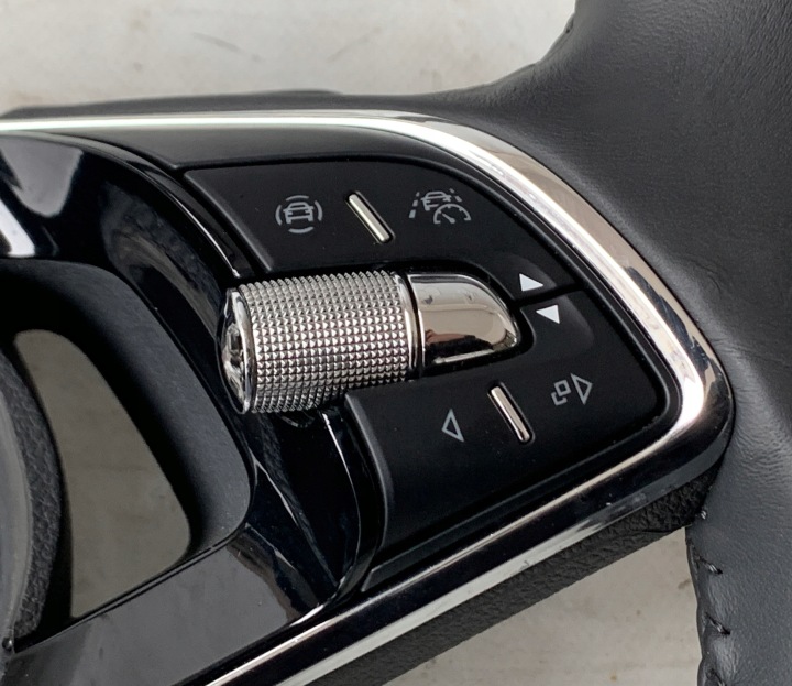 VOLANT SKODA OCTAVIA IV AVEC CHAUFFAGE PALETTES CUIR