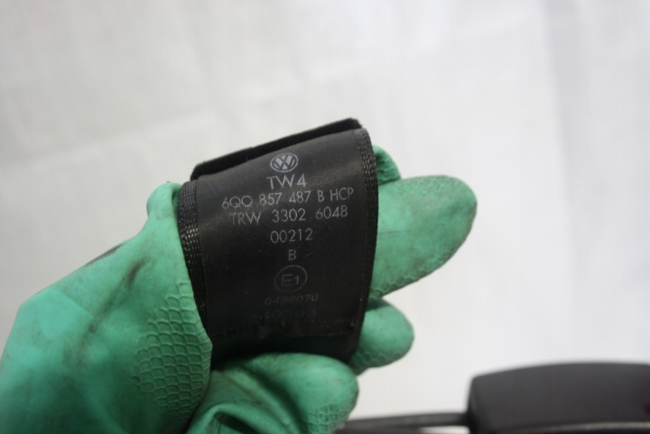 CEINTURE DE SÉCURITÉ CENTRAL VW POLO IV 6Q0857487B 6Q0857488E
