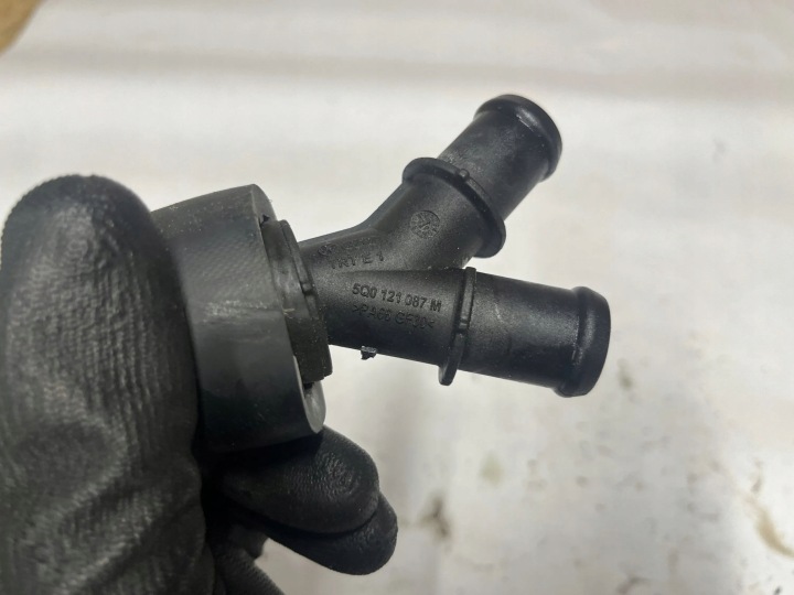AUDI A3 S3 8V FIL TUYAU RADIATEUR 5Q0121087M 2019 2000CM3